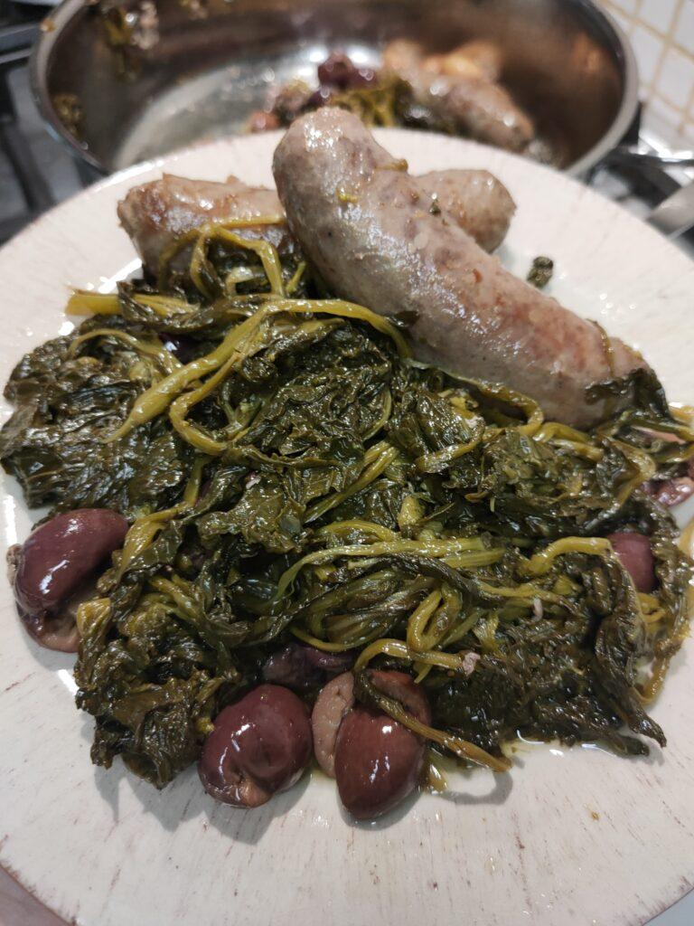 salsiccia succosa tra friarielli morbidi