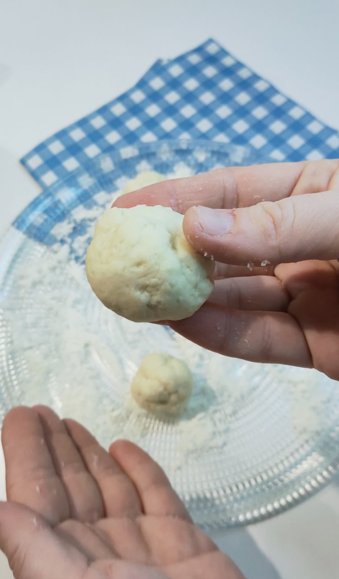 Castagnole con ricotta formare palline
