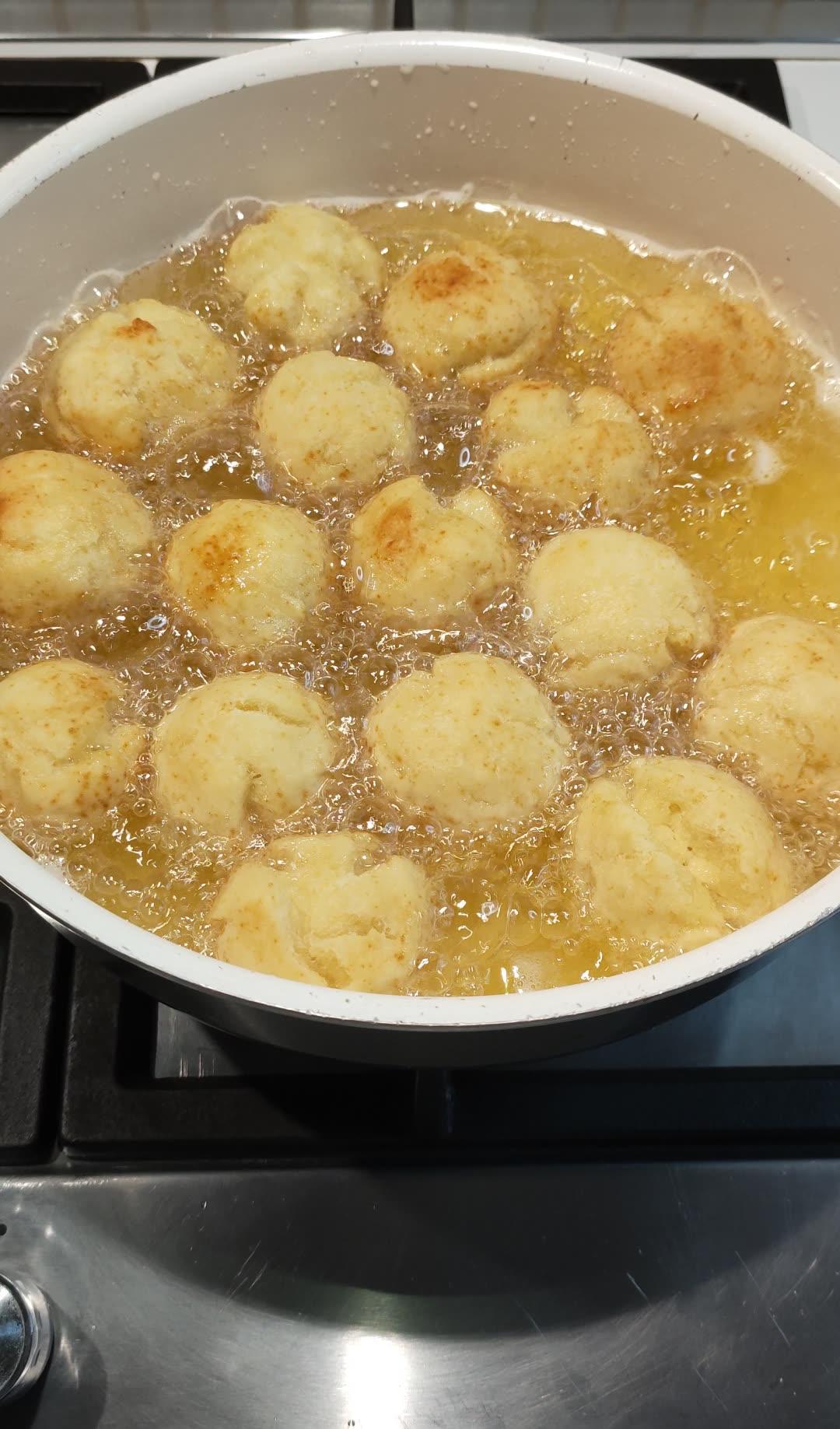 Castagnole con ricotta nell olio