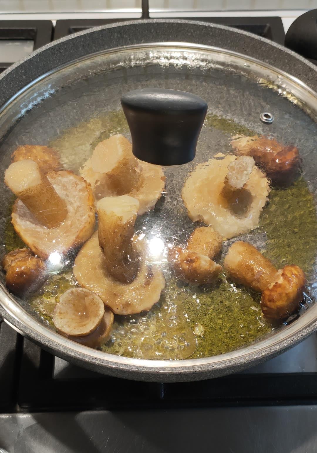 Funghi porcini surgelati interi cucinare in padella