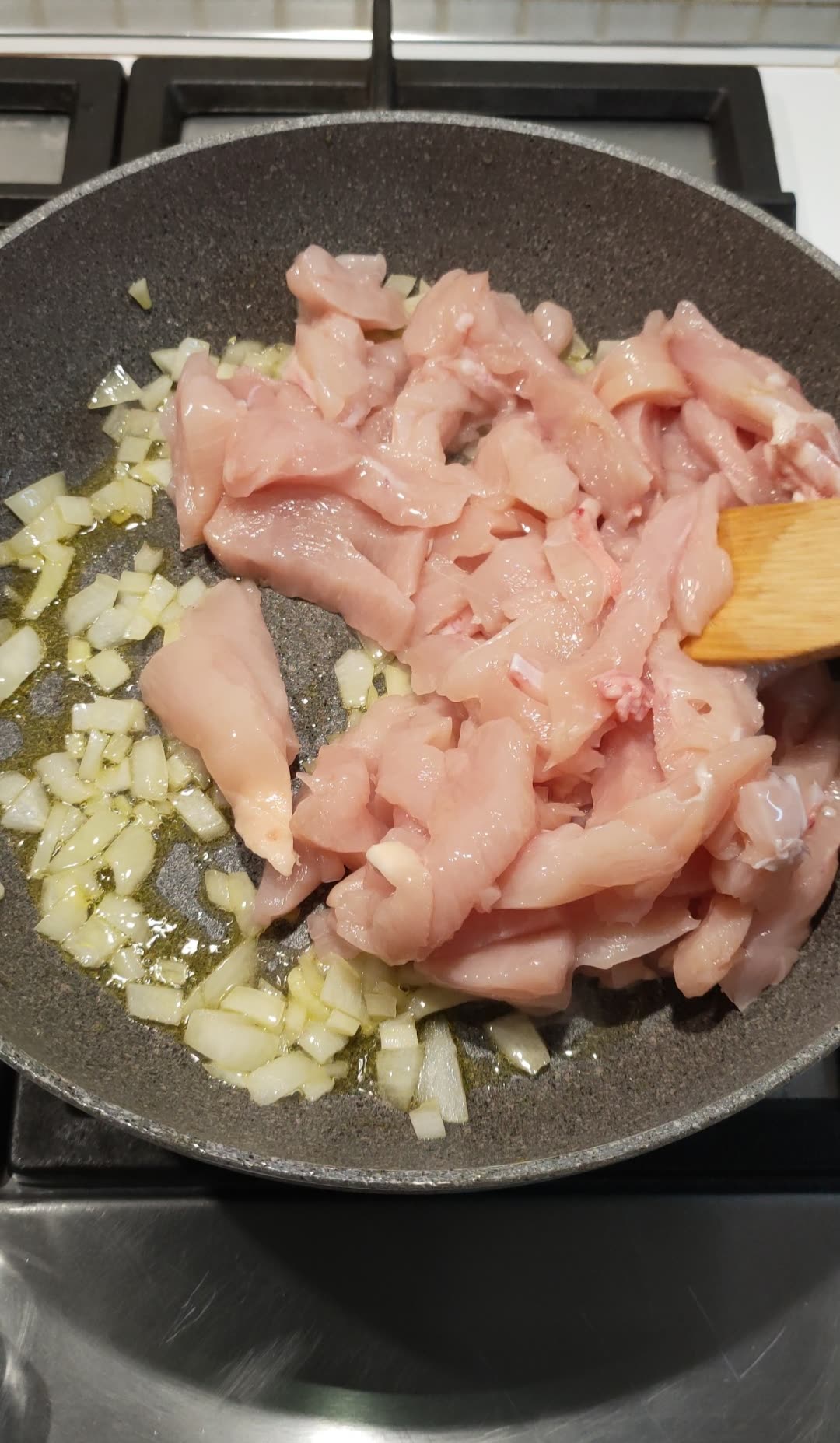Pollo in padella con cipolla