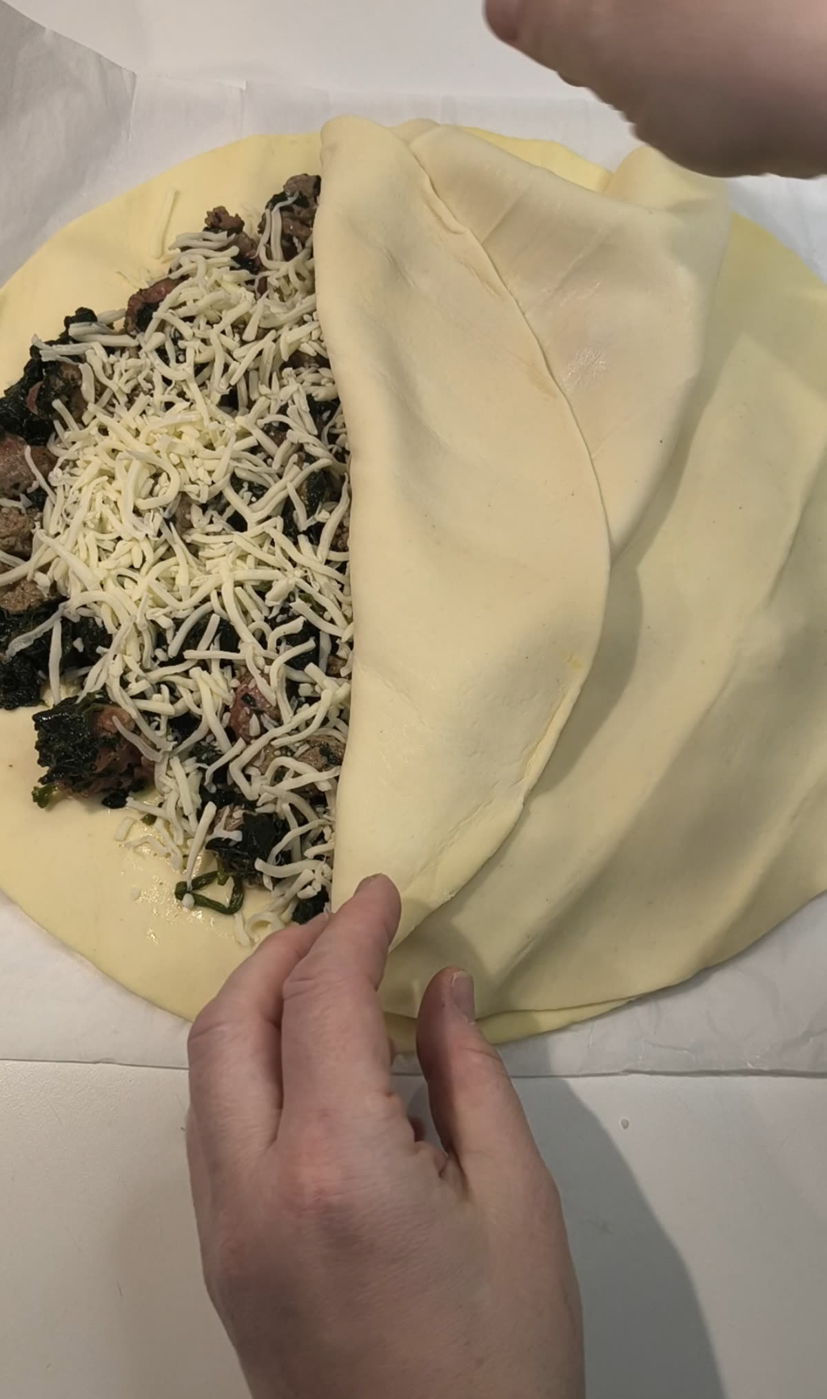 Ricoprire torta salata con pasta sfoglia