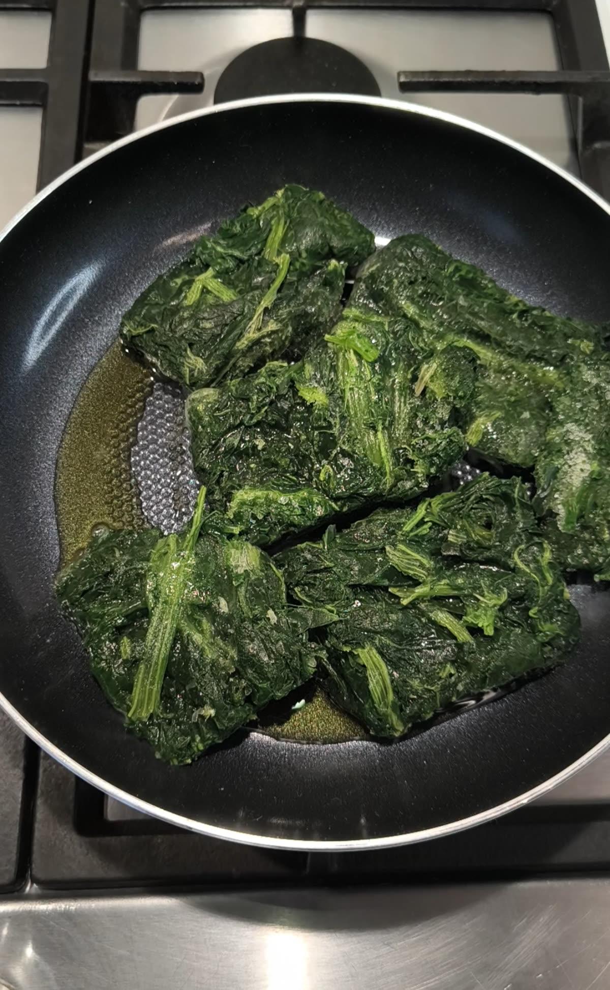Spinaci surgelati in padella