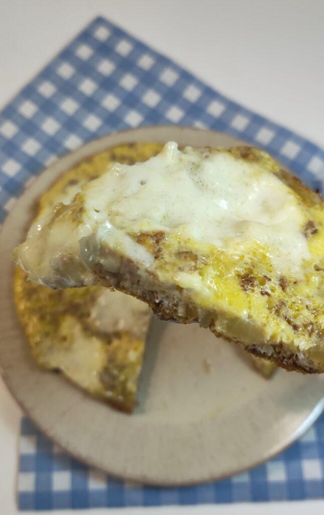 frittata con gorgonzola e noci cotta in padella