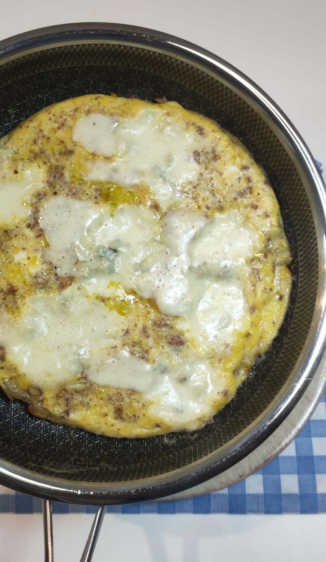 servire frittata pronta ancora calda