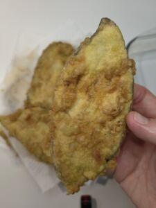 Melanzane fritte asciugate dal olio in eccessp