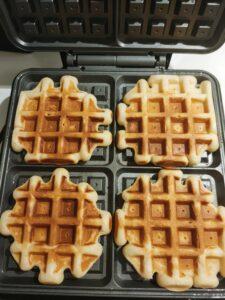 Waffle appena cotti sulla piastra