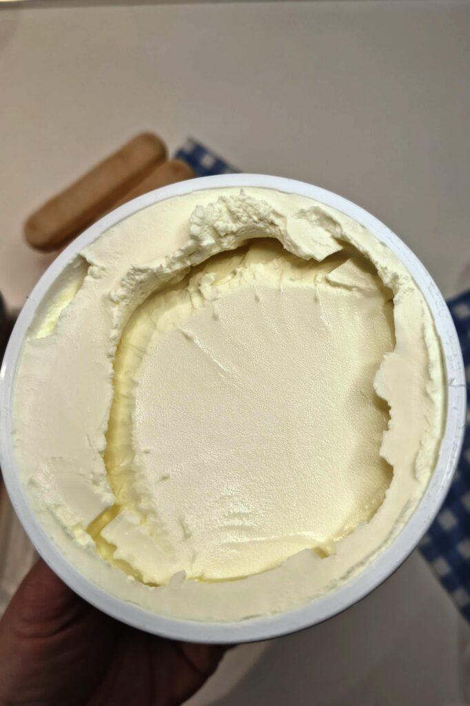 crema di mascarpone per tiramisù senza uova liscia e cremosa
