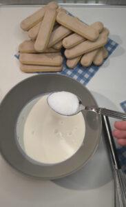 Panna e zucchero per tiramisu