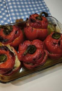 Peperoni.appena.sfornati.ripieni.con .cappello