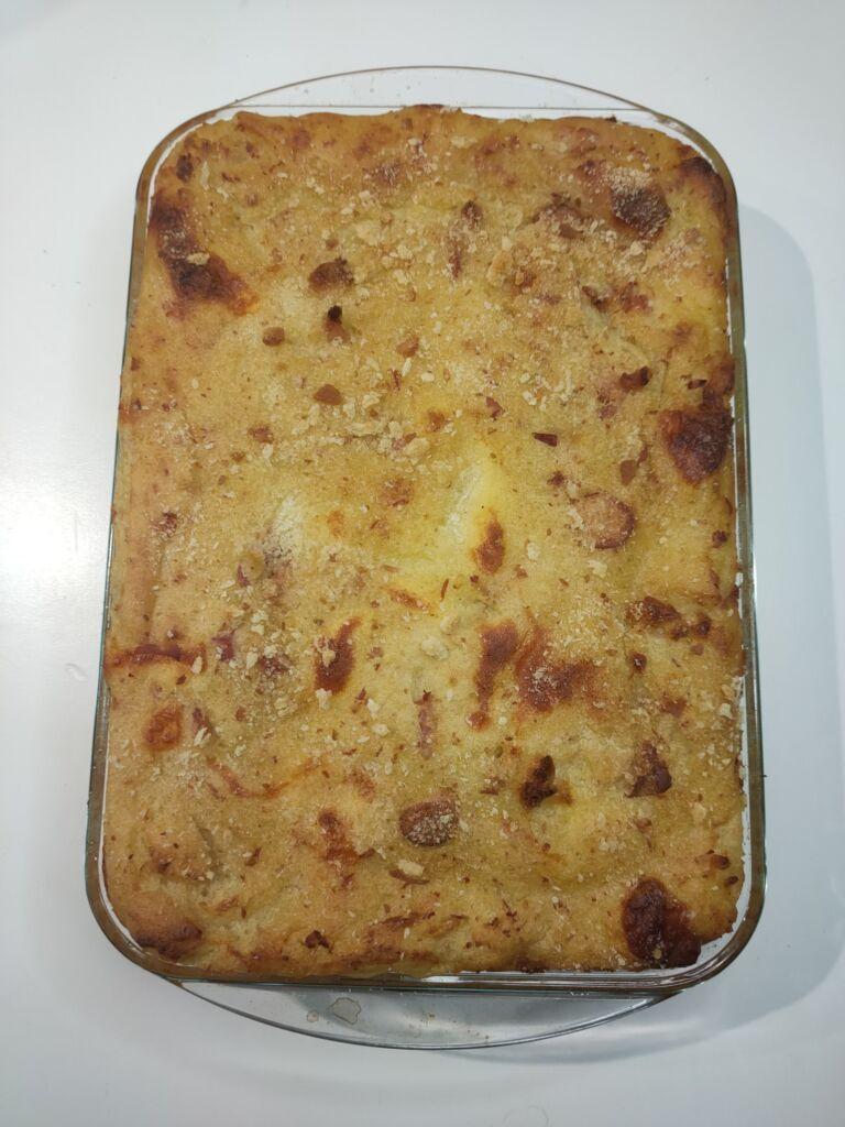 sformato di patate al forno dorato e compatto appena sfornato