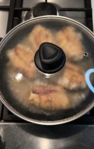 Involtini di pollo in padella coperti