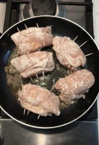 Scaldare padella per involtini di pollo